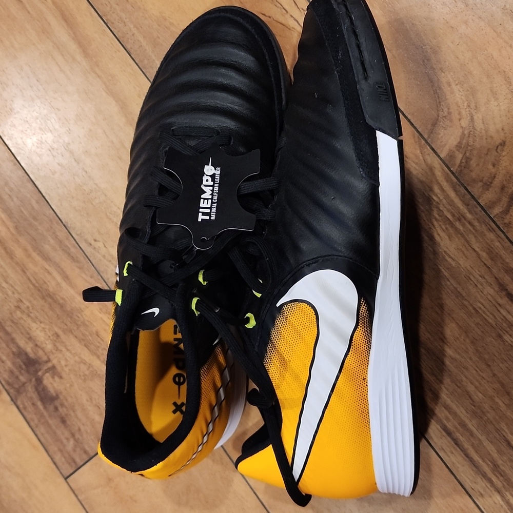 Brand new Nike Tiempo X Ligera IV IC soccer cleats